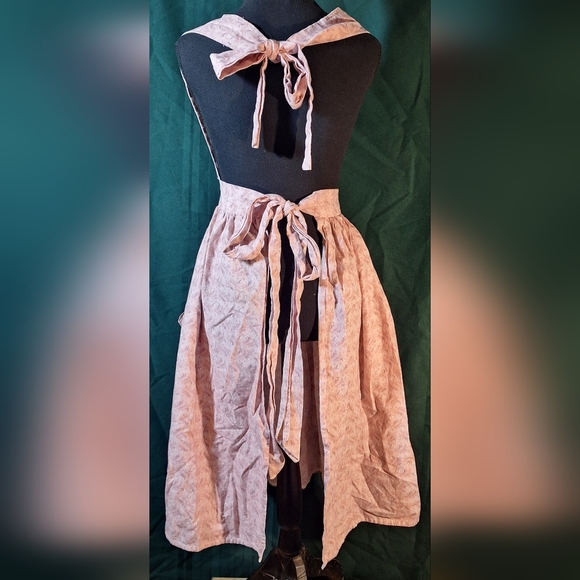 Vintage Homemade Pioneer Apron in Pink with a Delicate Print - Picture 4 of 7